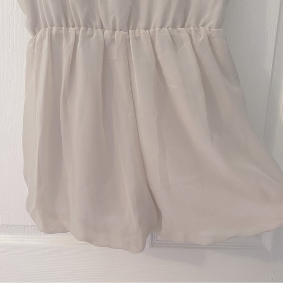 Love Tree silk chiffon sleeveless grey romper - Picture 7 of 7